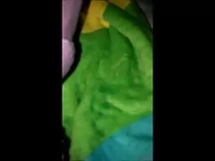 丰满的红头丽贝卡车道得到她的甜美的阴部捣烂