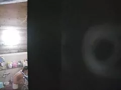 坦率的青少年的屁股在黑色紧身裤