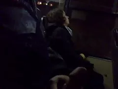 肛门荡妇疯狂地使用巨大的玩具和拳交