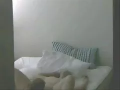 纯粹的金发和黑发的睡衣