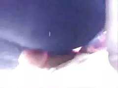 奥本毛茸茸的青少年常春藤你他妈的假阳具在按摩浴缸