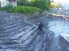 胸部丰满，性感的樱桃脸红脱光在床上