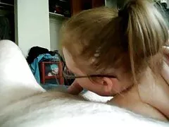 辣妹获取她的屁股撞